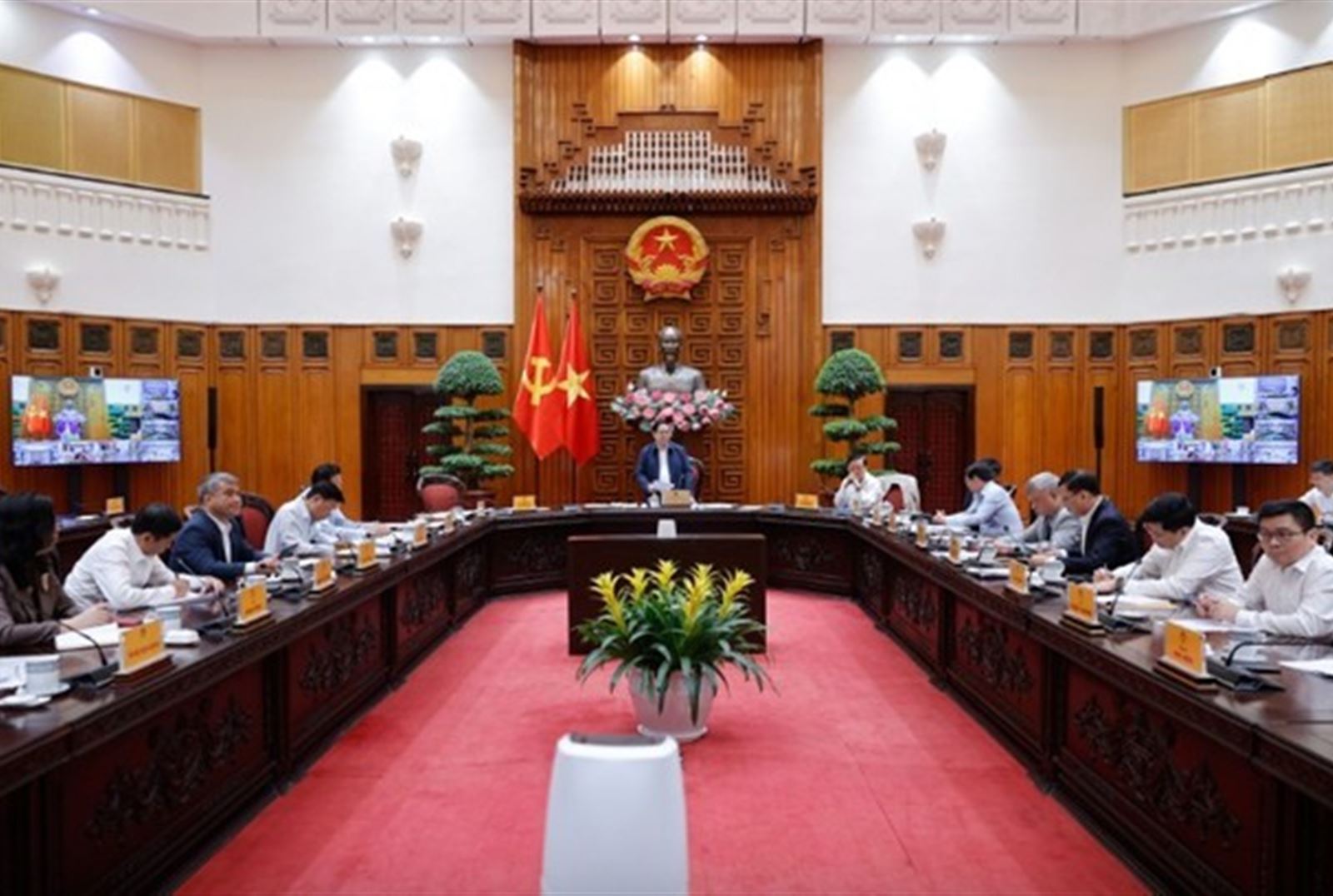 Accelerate the progress of key railway projects