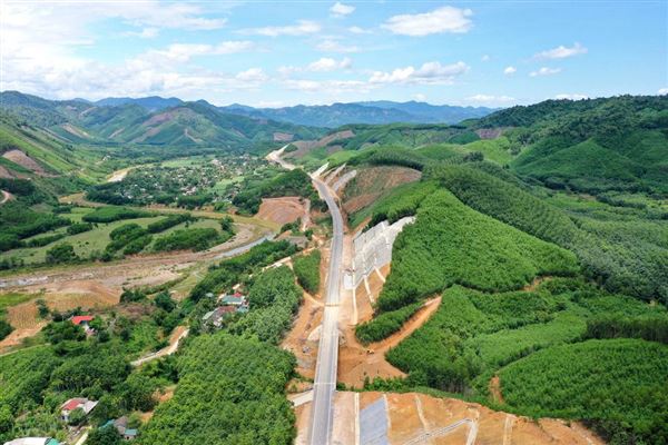  Lost on the longest highway in Vietnam